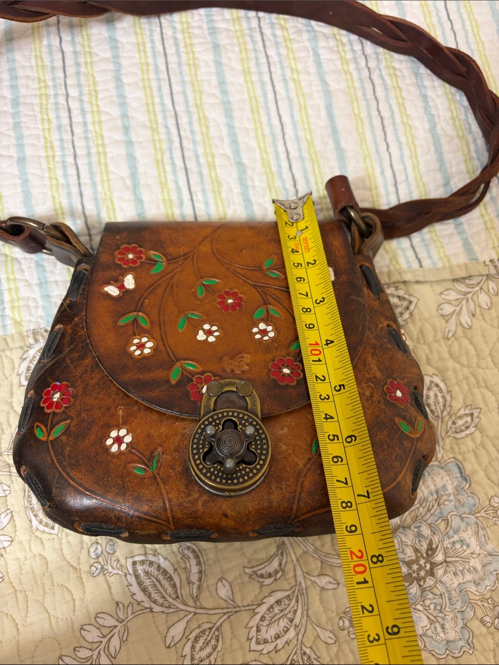 Vintage 70s leather Hand-Tooled Floral Crossbody bag by Canale - Picture 7 of 16